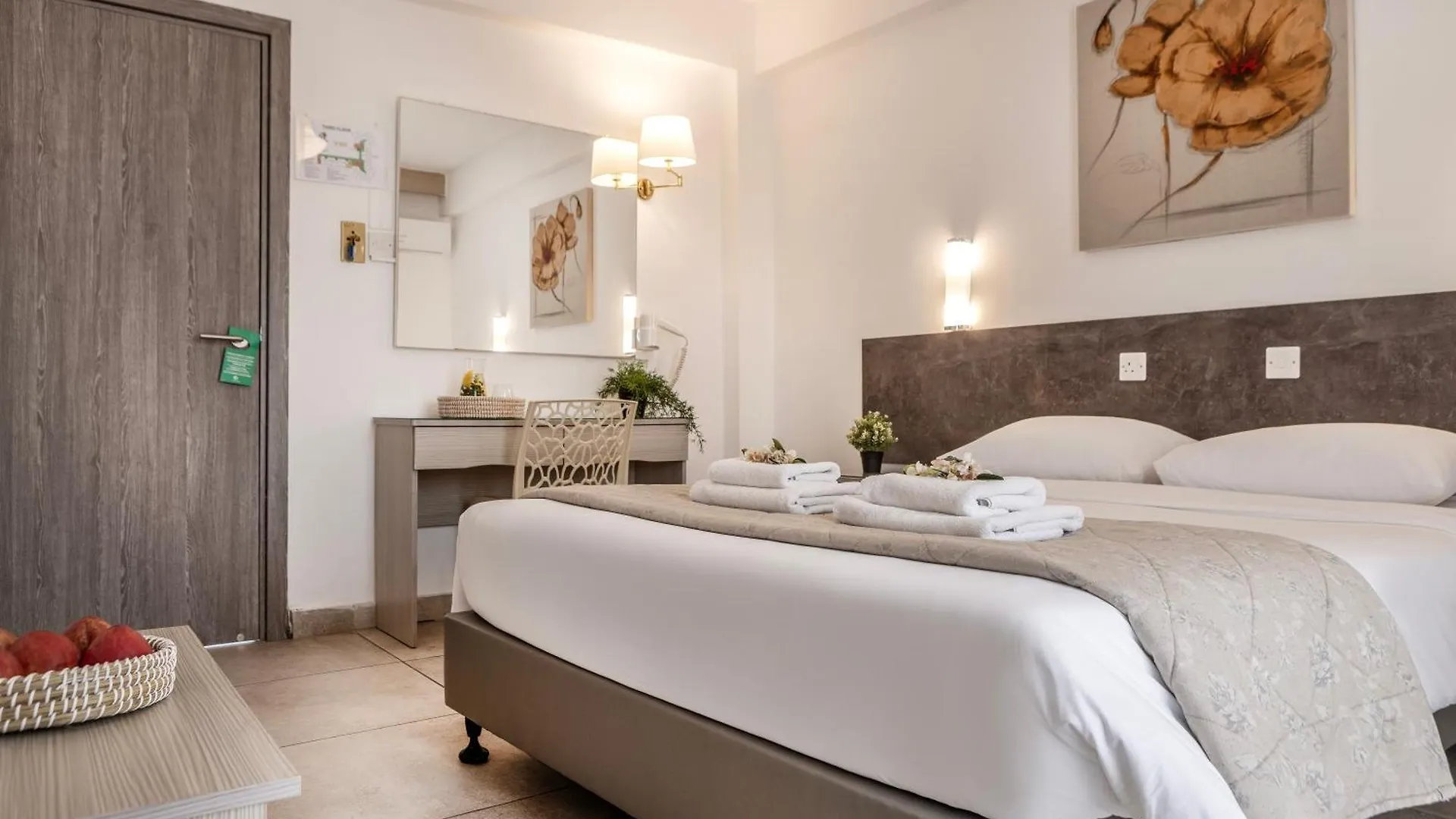 Cactus Hotel Larnaca 2*,