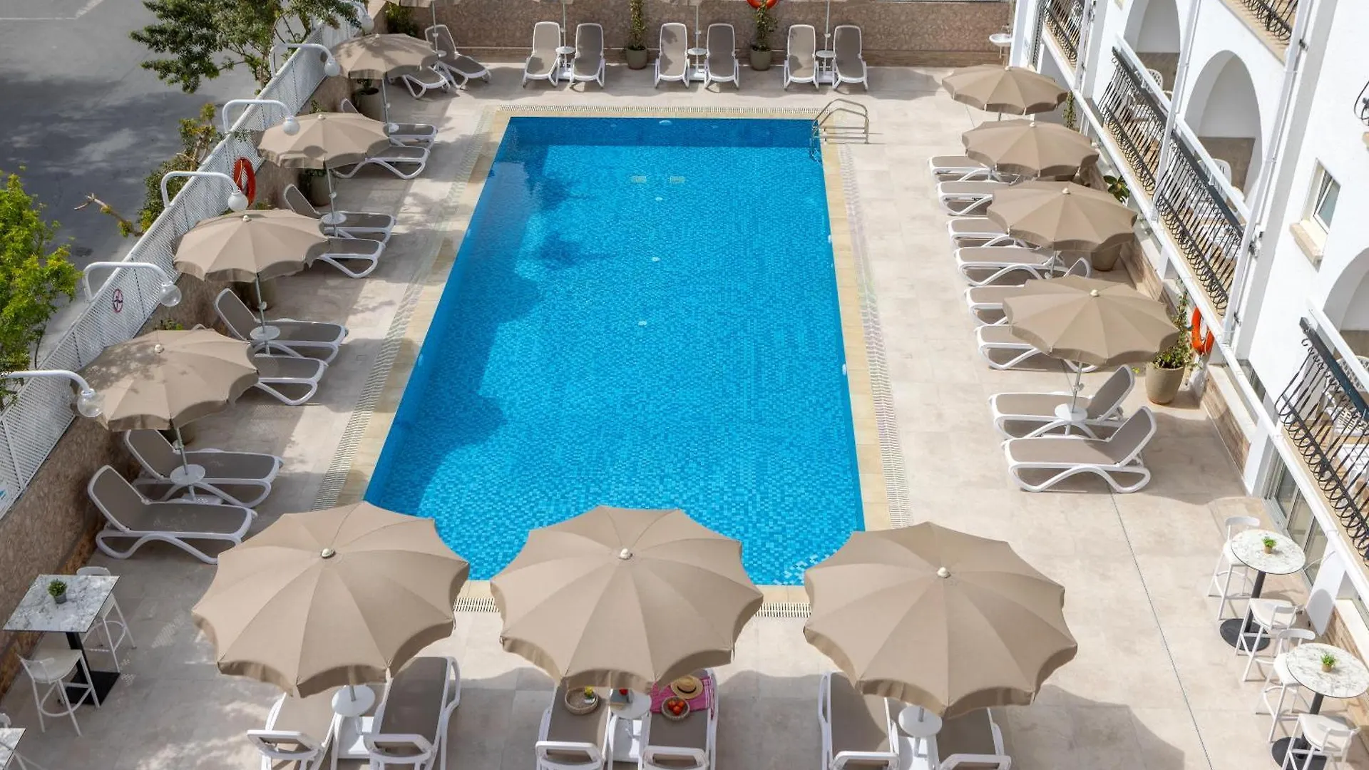 Cactus Hotel Larnaca 2*,