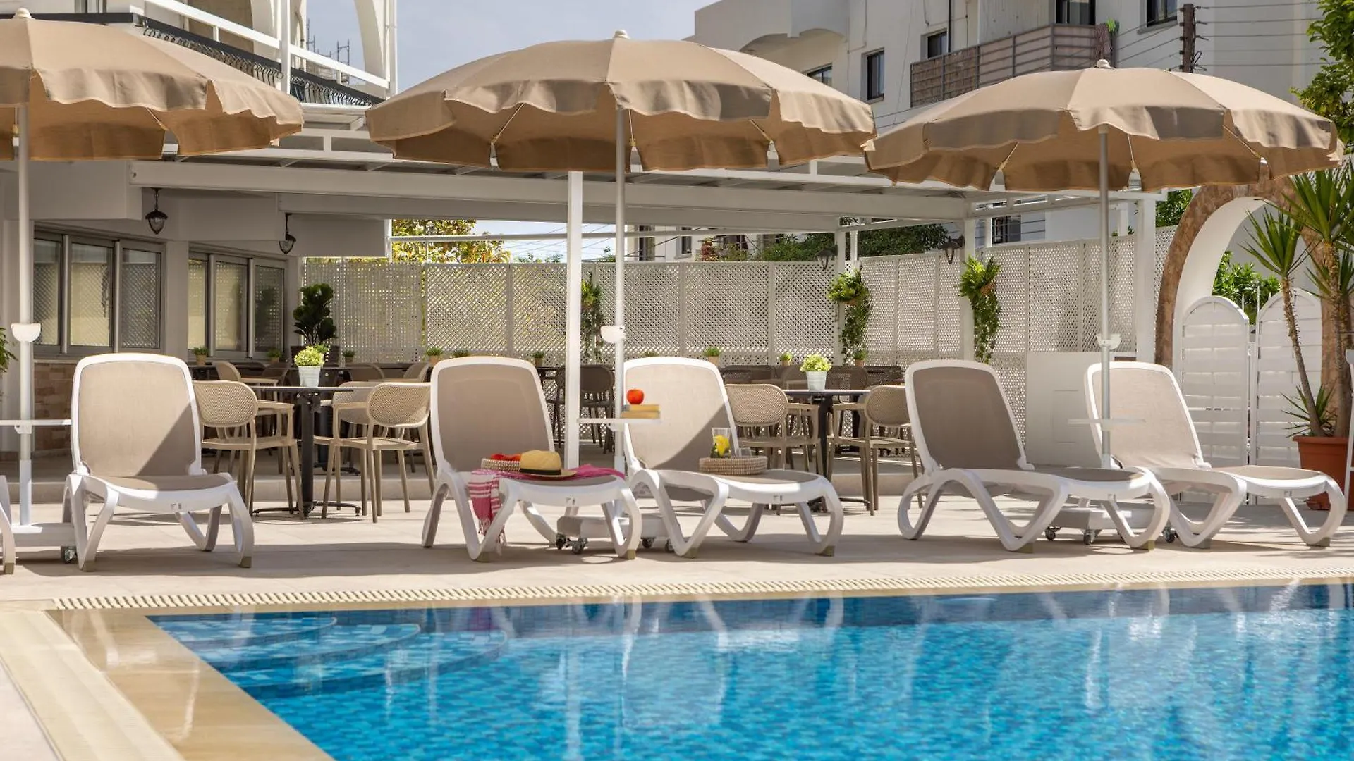 **  Cactus Hotel Larnaca Cipru