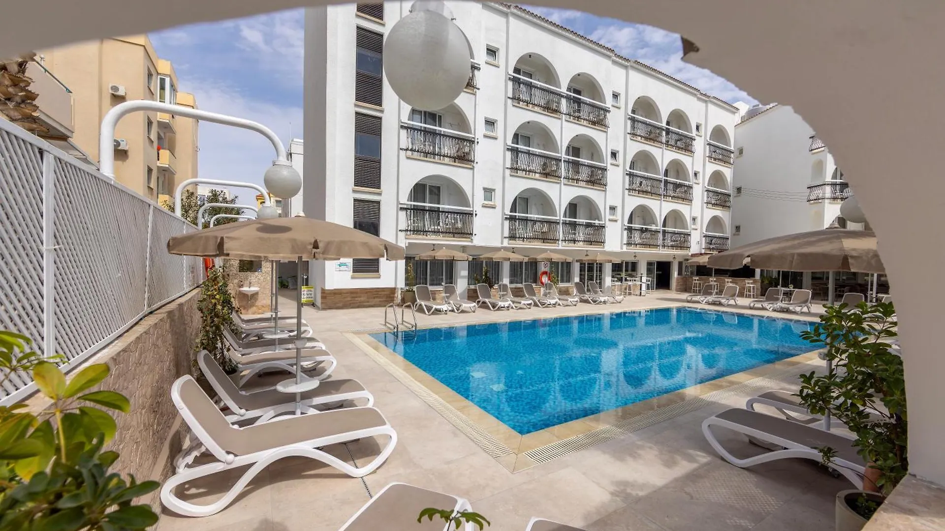 **  Hotel Cactus Larnaca Cipro